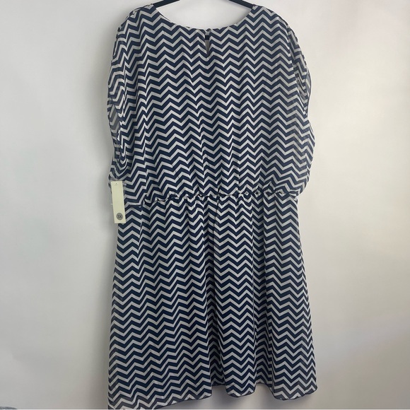Tacera Chiffon Chevron Dress Size 3X - Picture 4 of 6